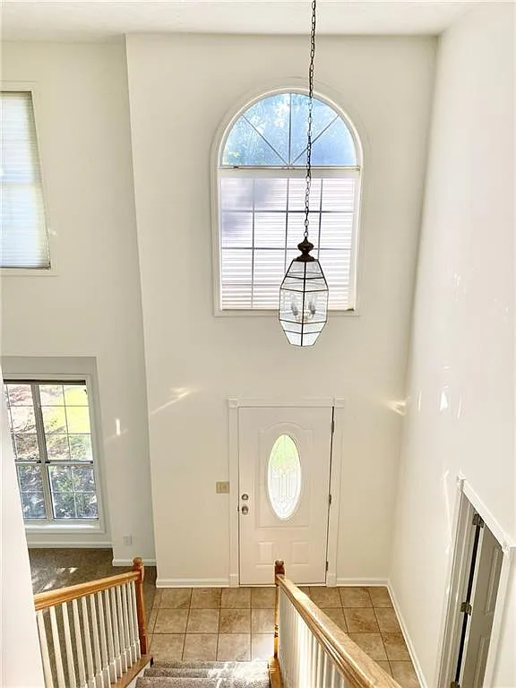 3 bed, 2.5 bath, 2455 sqft, $2,600 — Photo 2