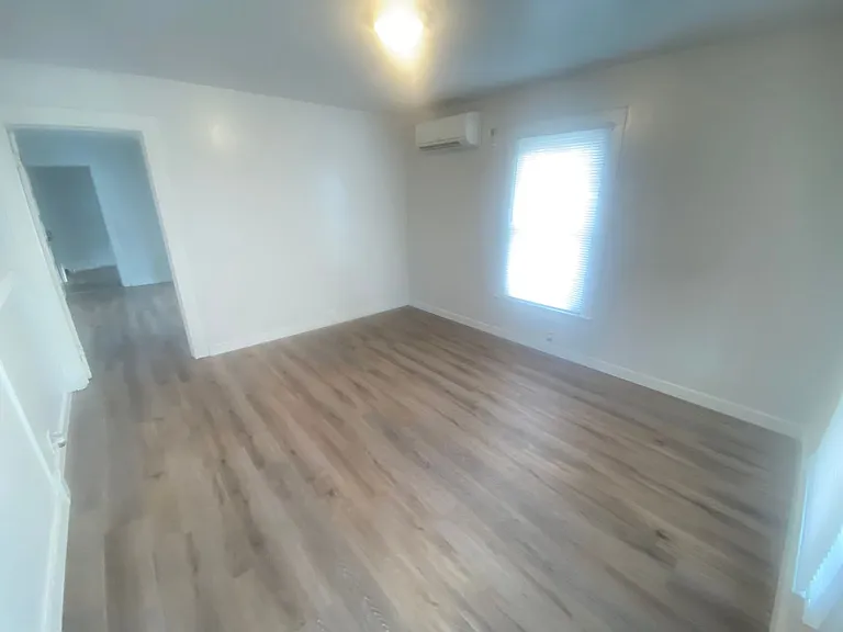 648 Wilson St — Photo 3