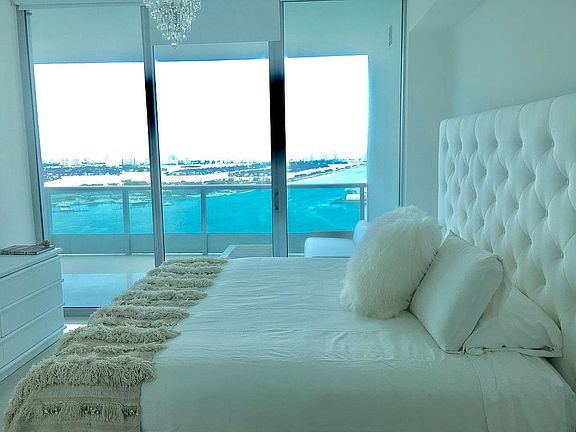 2nd image of 900 Biscayne Blvd APT 3705