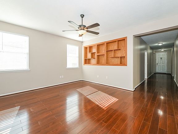 3rd image of 11839 Alexandra Dr