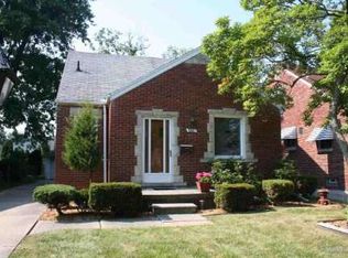1907 Lancaster St, Grosse Pointe Woods, MI 48236