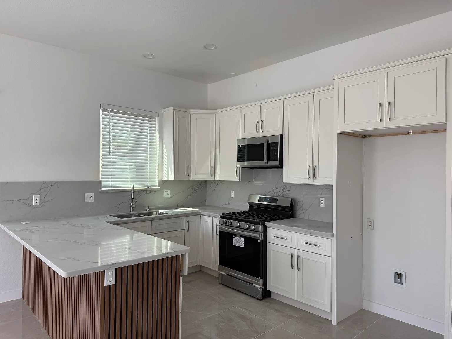 3 bed, 1200 sqft, $3,500 — Photo 2