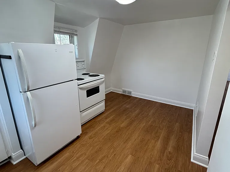 452 Notre Dame St #4 — Photo 4