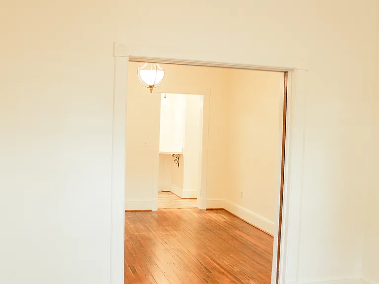 732 Salem Ave — Photo 4