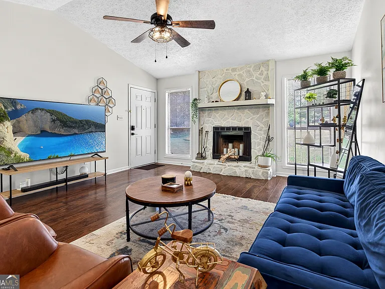 11525 Matthews Trl — Photo 4