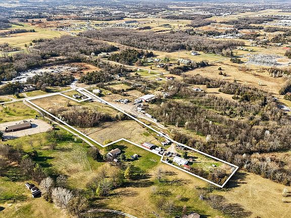 4th image of 3195 Old Murfreesboro Rd W