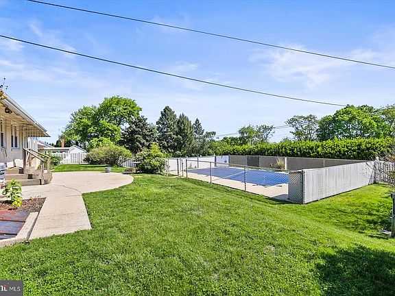 2nd image of 1445 Chapel Dr