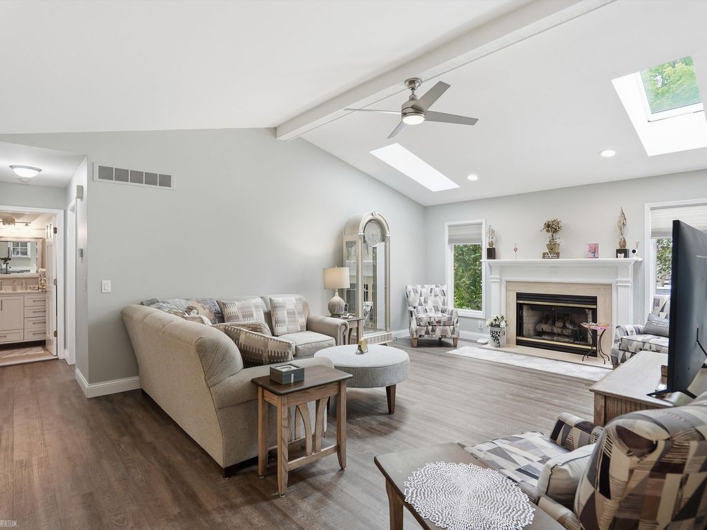 19020 Carmelo Dr N, Clinton Township, MI - View 6