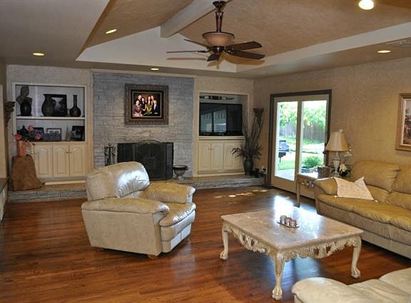 3rd image of 6823 Northport Dr