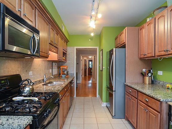 3rd image of 2528 W Winnemac Ave #1W