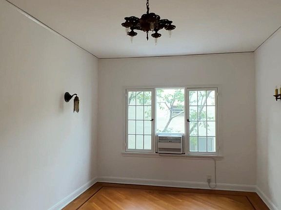 5th image of 339 N Sycamore Ave