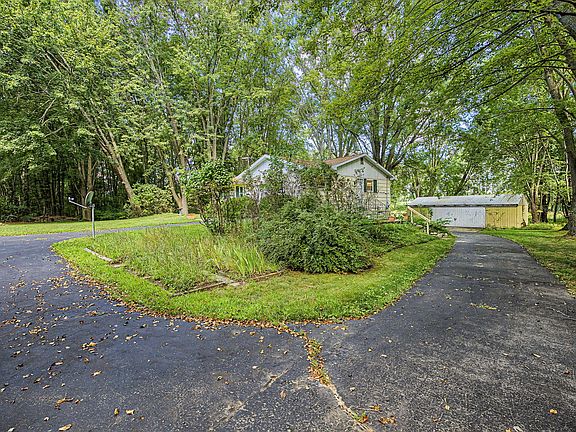 5th image of 1940 Maple Grove Rd