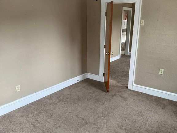 4th image of 111 W Grove St