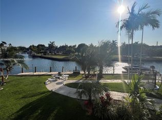 455 Golden Isles Dr APT 207, Hallandale, FL 33009