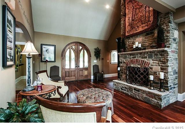 1st image of 4934 White Oak Ln