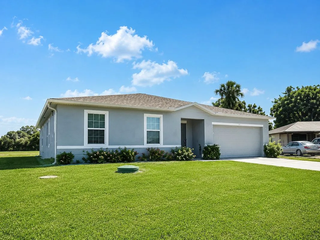 4 bed, 2.0 bath, 1845 sqft, $2,150 — Photo 2