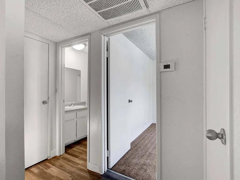 Sundance Village Apts — Photo 49