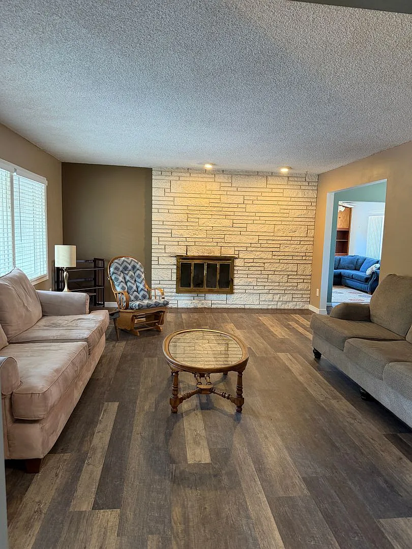 4 Bedroom Furnished Home Available for Rent — Photo 2