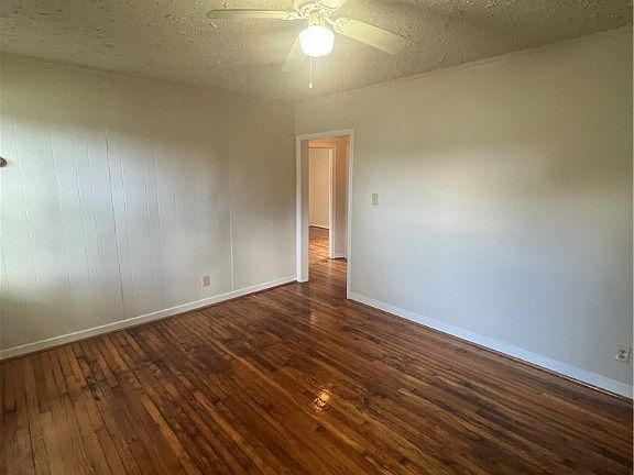 3rd image of 2405 Oaklawn Blvd
