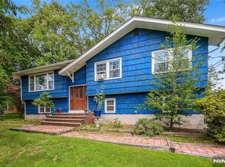 1 Gary Ct, Park Ridge, NJ 07656