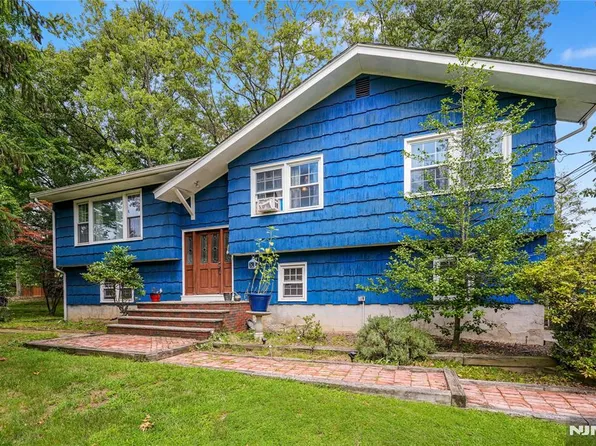 1 Gary Ct, Park Ridge, NJ 07656