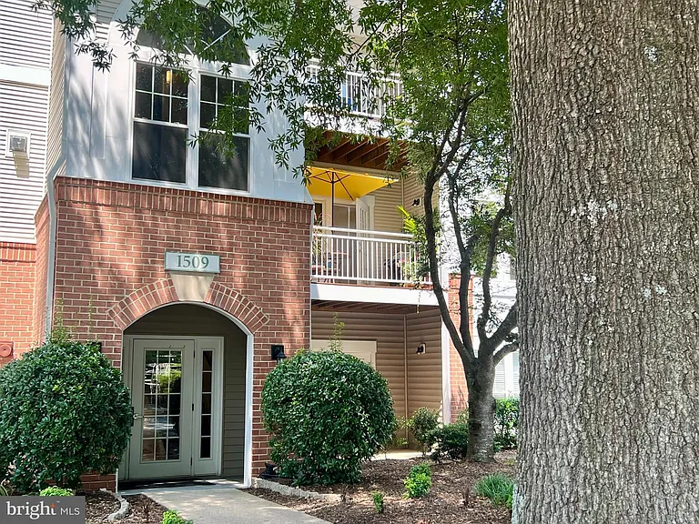 1509 N Point Dr #303 — Photo 1