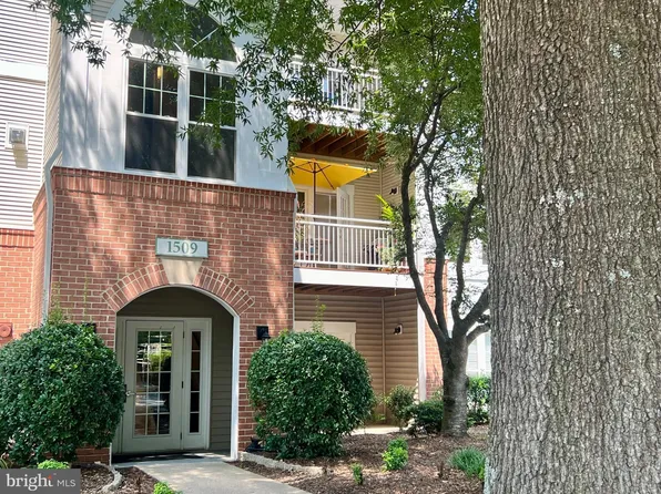 1509 N Point Dr APT 303, Reston, VA 20194