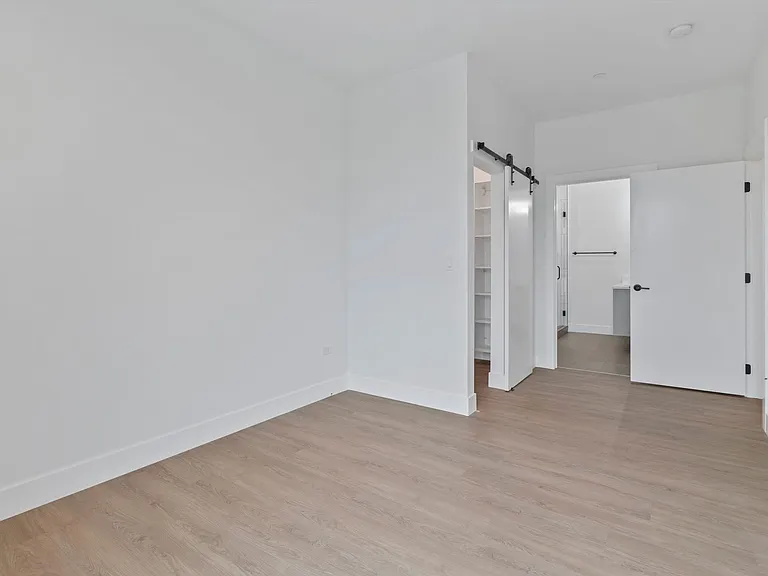 3140 Clybourn — Photo 11