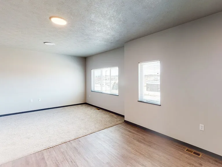 5800 Sunnybrook Plz — Photo 14
