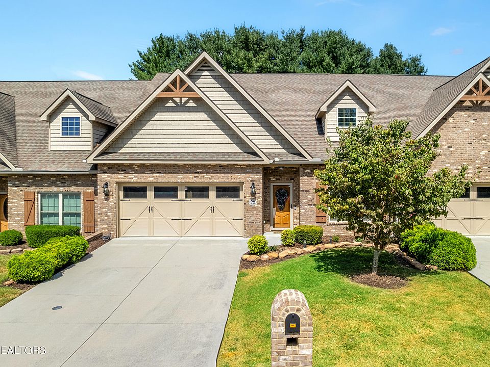 1st image of 921 Bishop Knoll Ln