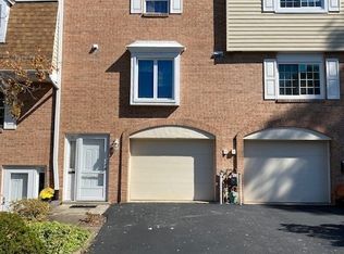 31 Oxford Ct, Pittsburgh, PA