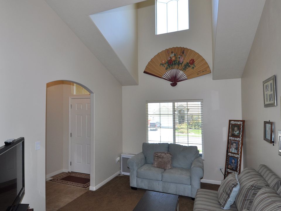 1st image of 5671 N Helm Ln