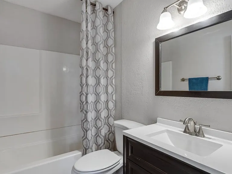 1224 N Palm Ln — Photo 6