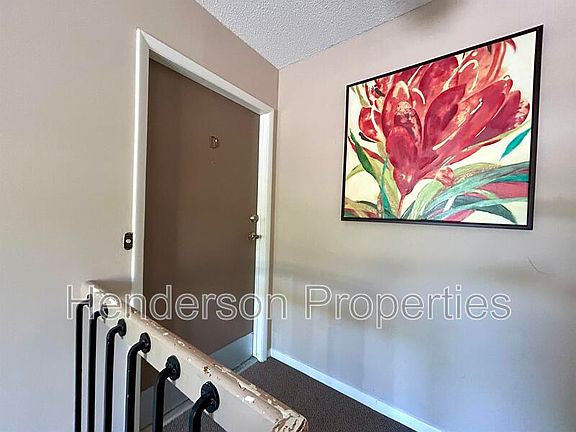 3rd image of 2614D Park Rd