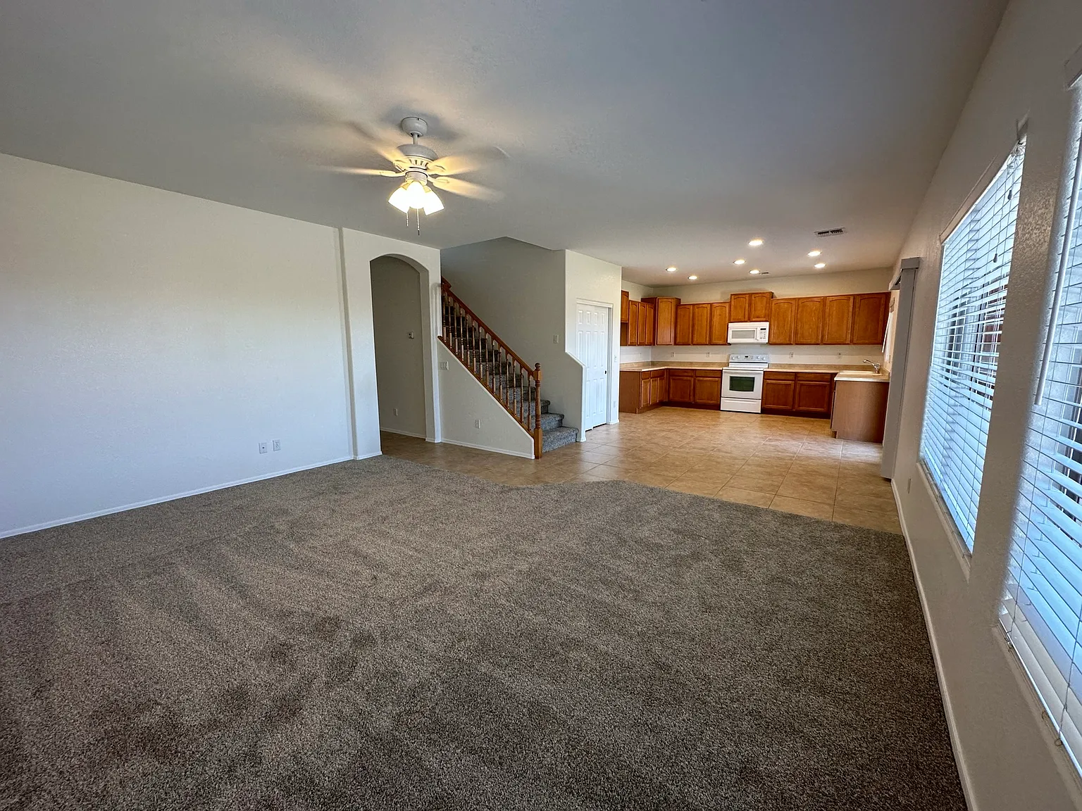 4 bed, 2560 sqft, $2,100 — Photo 2