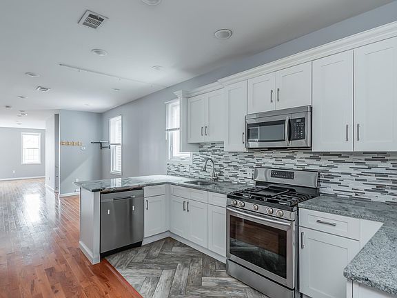 3rd image of 164 Avenue B #2
