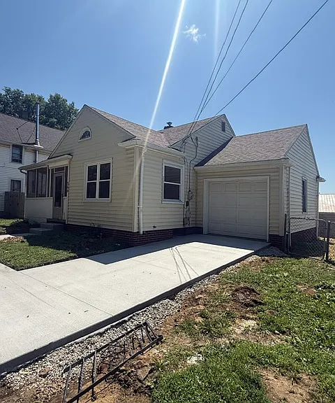 366 W South St — Photo 1
