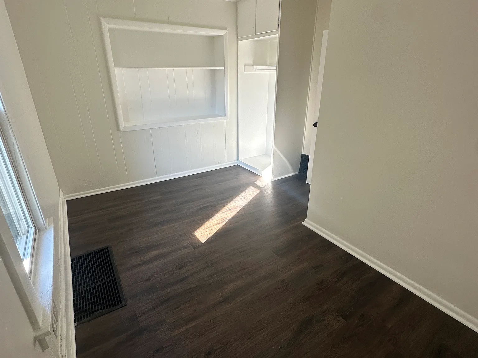 3 bed, 900 sqft, $1,200 — Photo 3