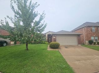 2404 Clairborne Dr, Fort Worth, TX 76177