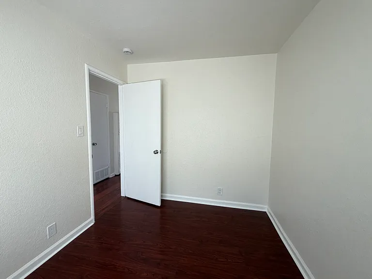 Haller Court — Photo 14