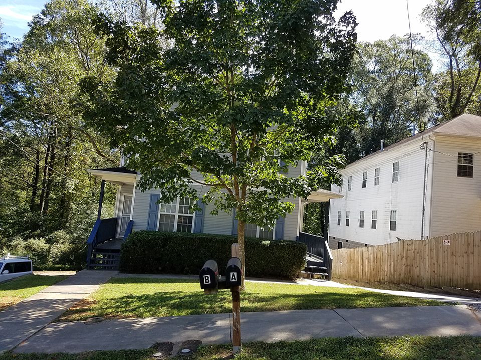 1127 Front Yard Tree