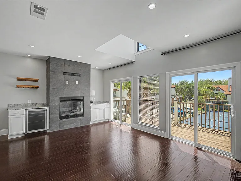 42 Baybridge Dr — Photo 3