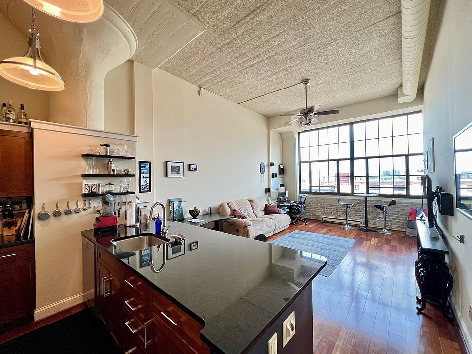 1st image of 2429 Locust St APT 616