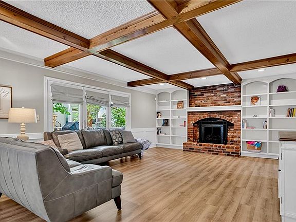 5th image of 9410 Hall Dr