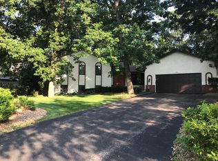 479 Valleywood Cir, Golden Valley, MN 55422