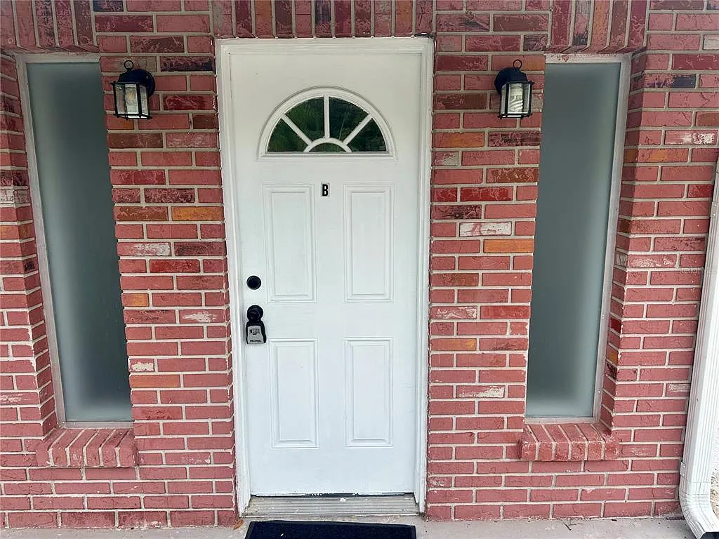 Studio, 1.0 bath, 350 sqft, $1,200 — Photo 2