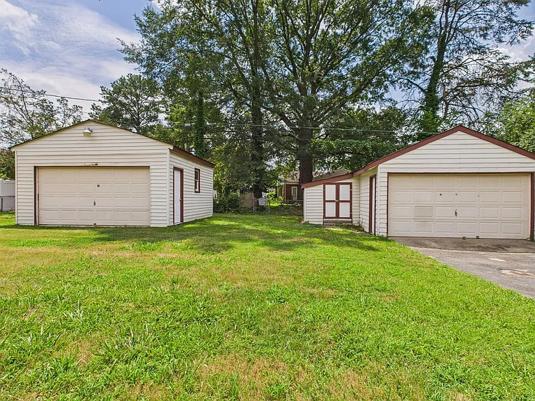 1709 Glenview Rd — Photo 42