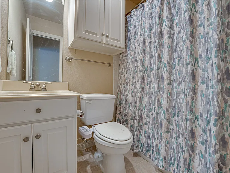 14 Center Ct — Photo 13