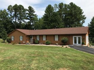1915 Price Dr, Farmville, VA 23901