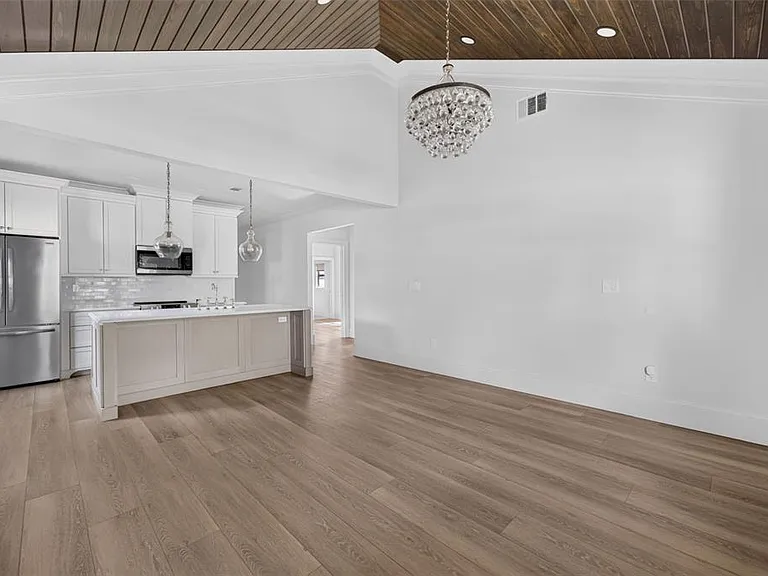 1225 E Amelia St — Photo 6